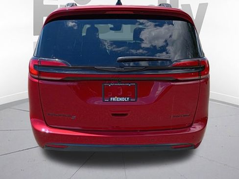 Used 2026 Chrysler Pacifica Limited w/ S Appearance Package FWD image 6