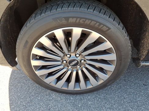 Used 2019 Lincoln Navigator Reserve AWD/4WD image 10