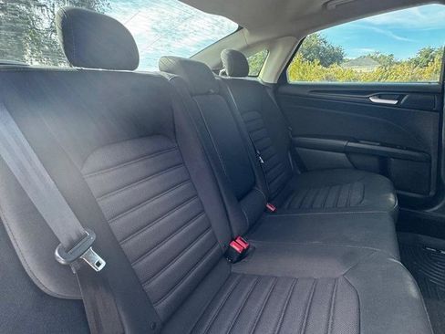Used 2019 Ford Fusion SE FWD image 16