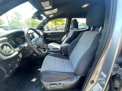 Used 2020 Toyota Tacoma TRD Sport AWD/4WD image 18