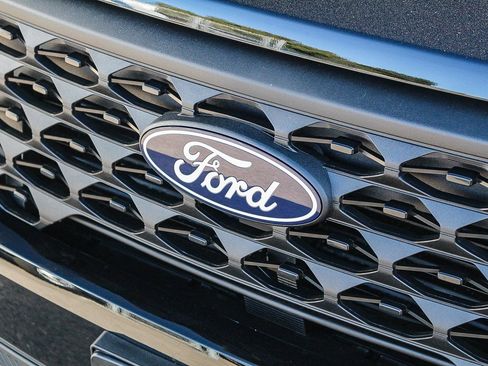 New 2025 Ford Maverick XL image 5