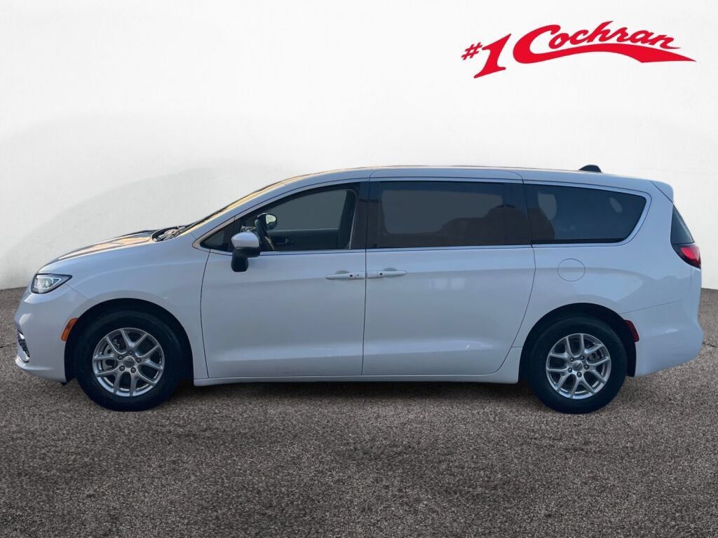 Used 2023 Chrysler Pacifica Touring-L FWD image 22