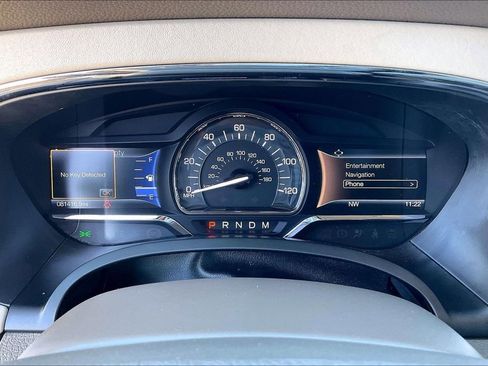 Used 2017 Lincoln Navigator Select RWD image 12