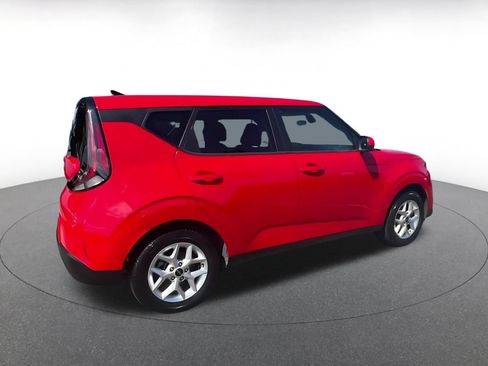 Used 2025 Kia Soul LX w/ LX Technology Package FWD image 14