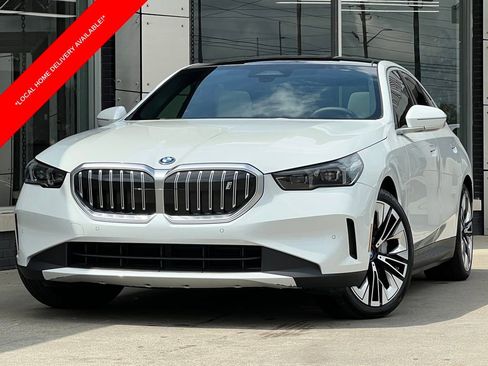 Used 2024 BMW i5 eDrive40i w/ Convenience Package image 1
