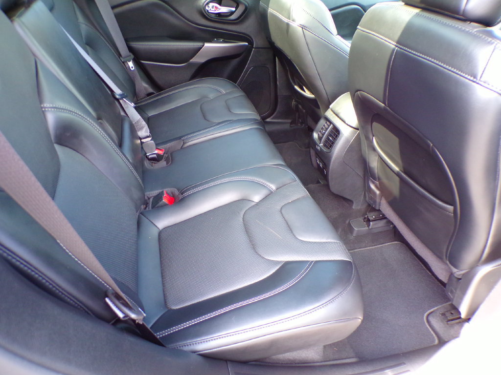 Used 2021 Jeep Cherokee Limited AWD/4WD image 7