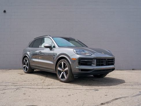 Certified 2026 Porsche Cayenne E-Hybrid AWD/4WD image 9