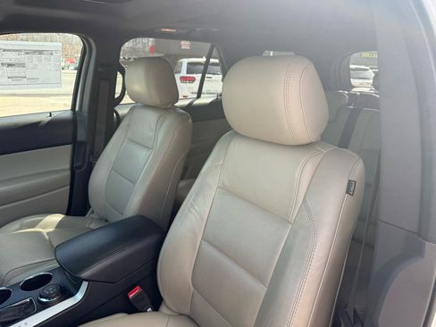 Used 2013 Ford Explorer XLT image 18