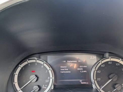 Used 2023 Toyota Highlander XLE FWD image 25