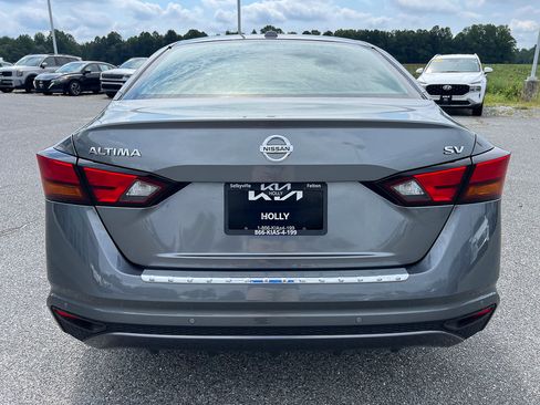 Used 2022 Nissan Altima 2.5 SV FWD image 4