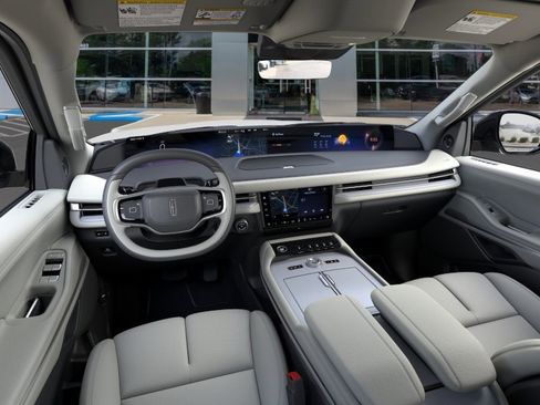 New 2026 Lincoln Navigator L Premier AWD/4WD image 9