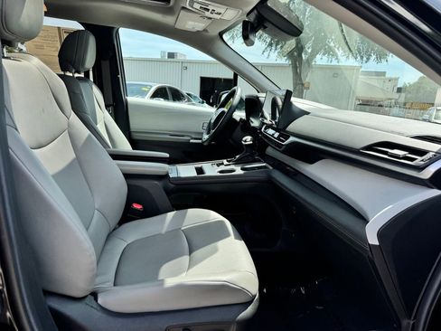 Used 2025 Toyota Sienna XLE FWD image 26
