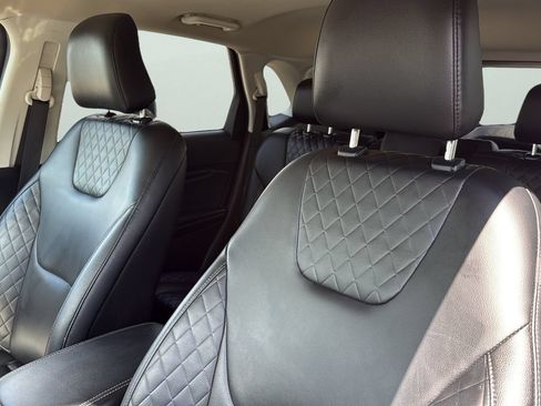 Used 2023 Ford Edge Titanium AWD/4WD image 9