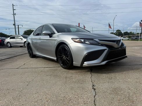 Used 2021 Toyota Camry XSE FWD image 3