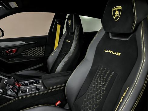 Used 2023 Lamborghini Urus Performante AWD/4WD image 23