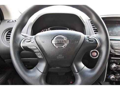 Used 2017 Nissan Pathfinder S image 9