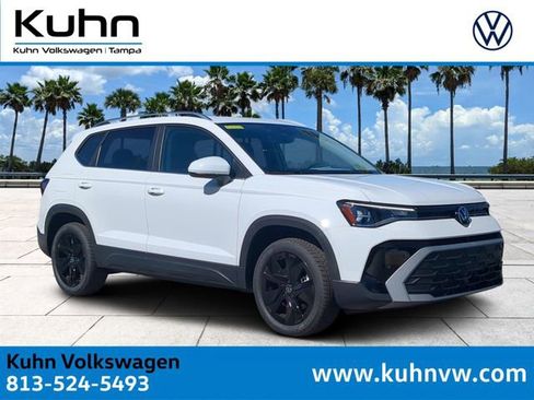 New 2026 Volkswagen Taos SE image 1