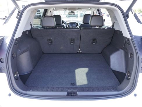 Certified 2024 GMC Terrain SLT image 8