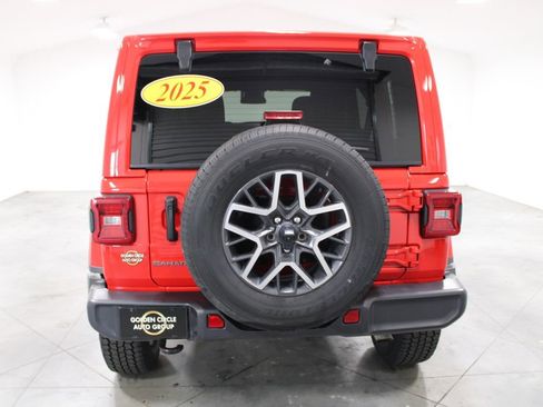 Used 2025 Jeep Wrangler Unlimited Sahara AWD/4WD image 8