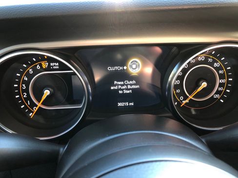 Used 2021 Jeep Gladiator Sport image 35