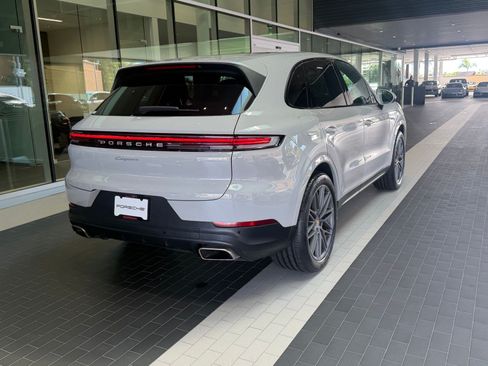 Certified 2024 Porsche Cayenne AWD/4WD image 8
