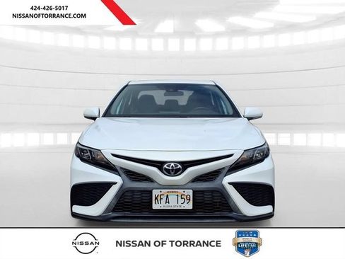 Used 2022 Toyota Camry SE w/ Carpet Mat Package (TMS) FWD image 2