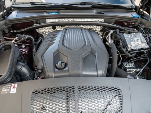 Certified 2025 Porsche Macan image 25