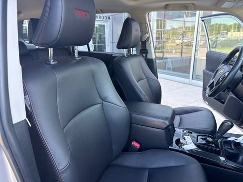 Used 2021 Toyota 4Runner Venture w/ Moonroof Package AWD/4WD image 32