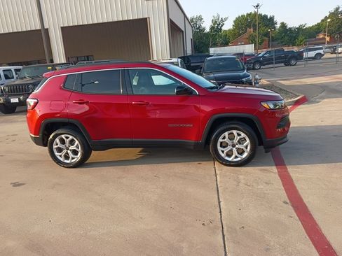 Used 2025 Jeep Compass Latitude w/ Sun & Sound Group image 6