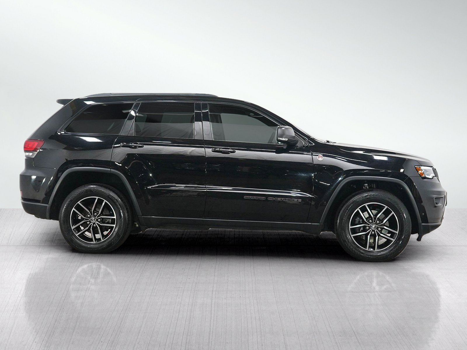 Used 2018 Jeep Grand Cherokee Trailhawk w/ Trailhawk Luxury Group AWD/4WD image 6