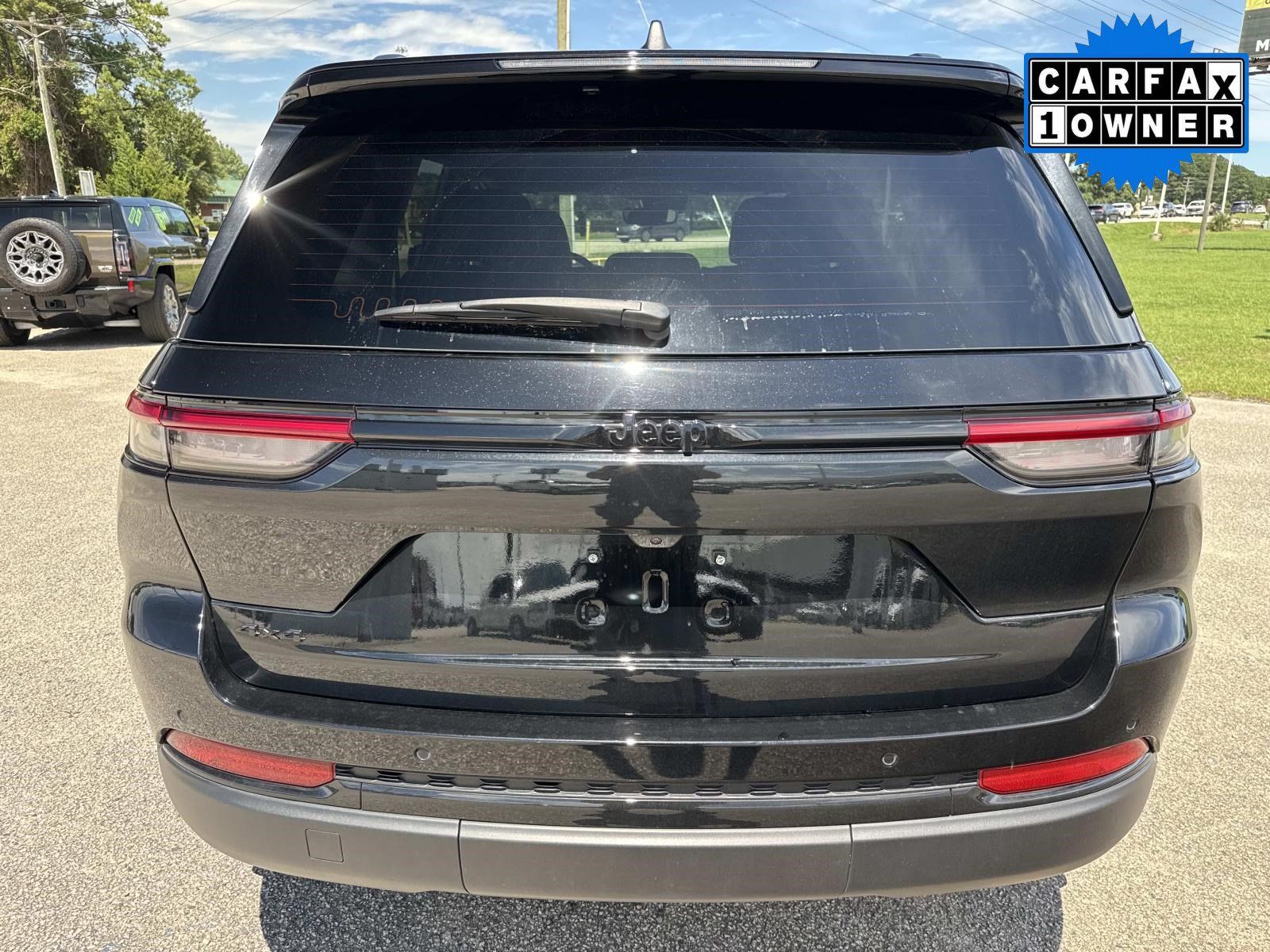 Used 2023 Jeep Grand Cherokee Altitude AWD/4WD image 5