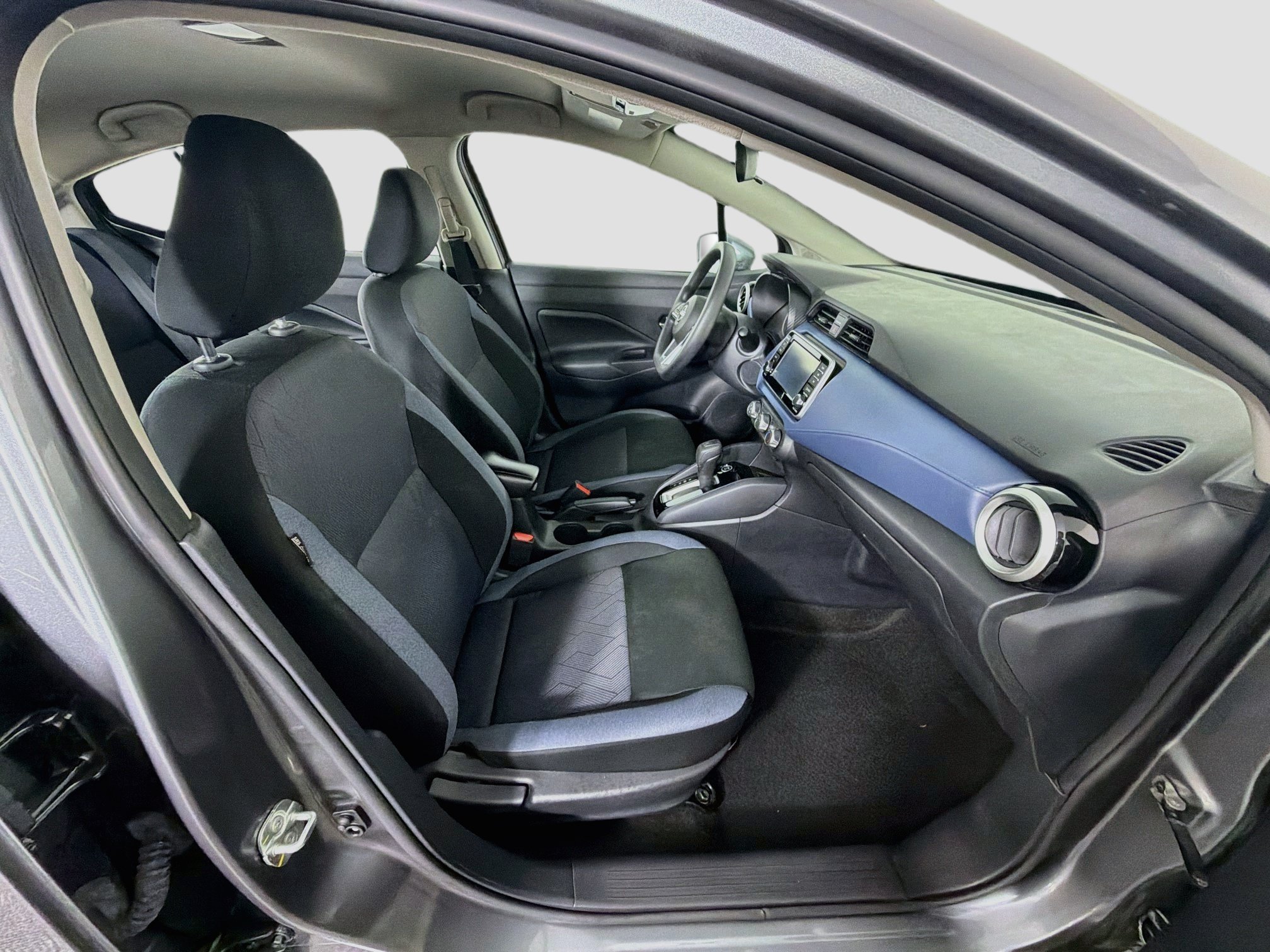 Used 2025 Nissan Versa SV FWD image 31