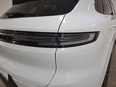 Used 2024 Porsche Cayenne image 9