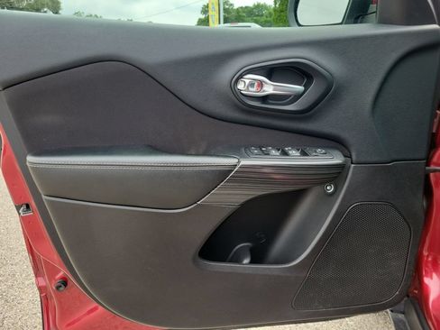 Used 2015 Jeep Cherokee Latitude FWD image 15