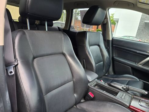 Used 2009 Subaru Outback 2.5i Limited AWD/4WD image 9