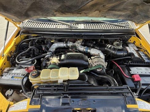 Used 2001 Ford F350 XL image 17