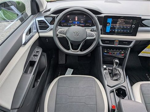 New 2026 Volkswagen Taos SE image 17
