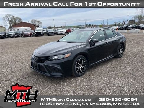 Used 2024 Toyota Camry SE AWD/4WD image 6