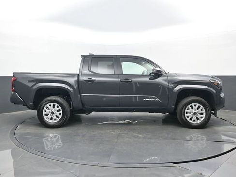 Used 2025 Toyota Tacoma SR5 image 2