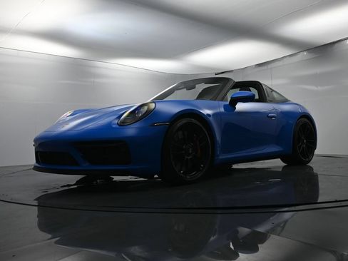 Certified 2022 Porsche 911 Targa 4 GTS AWD/4WD image 41