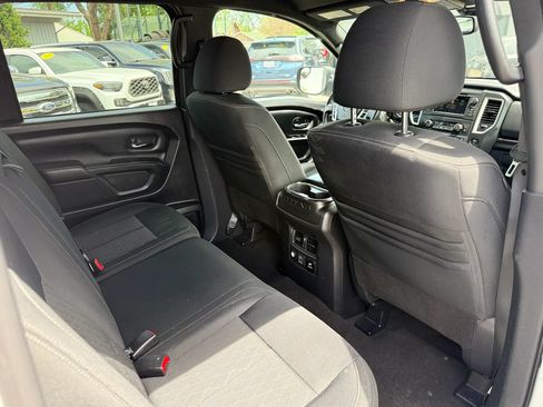 Used 2019 Nissan Titan SV w/ SV Convenience Package AWD/4WD image 17