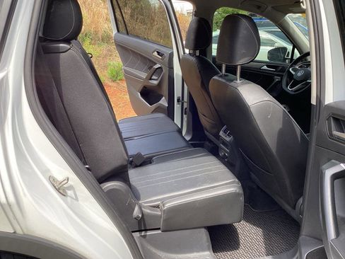 Used 2022 Volkswagen Tiguan SE FWD image 4