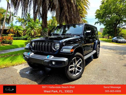 Used 2024 Jeep Wrangler Unlimited w/ Convenience Group AWD/4WD image 1