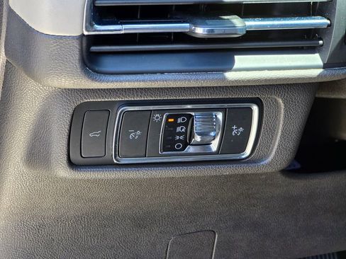 Used 2022 Lincoln Corsair FWD w/ Premium Package image 34