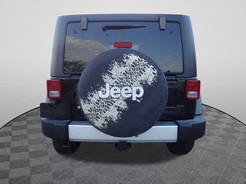 Used 2015 Jeep Wrangler Unlimited Sahara image 3