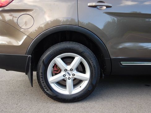 Used 2016 Ford Explorer XLT w/ Equipment Group 202A AWD/4WD image 31