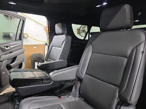 Used 2022 GMC Yukon XL Denali AWD/4WD image 16