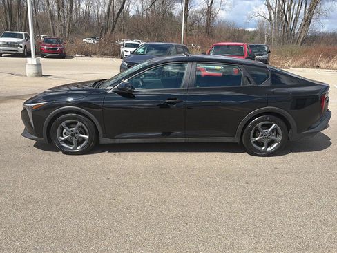 Used 2025 Kia K4 LXS image 2