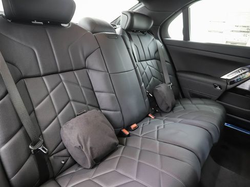 Used 2025 BMW 760i xDrive 760i xDrive w/ Executive Package image 29