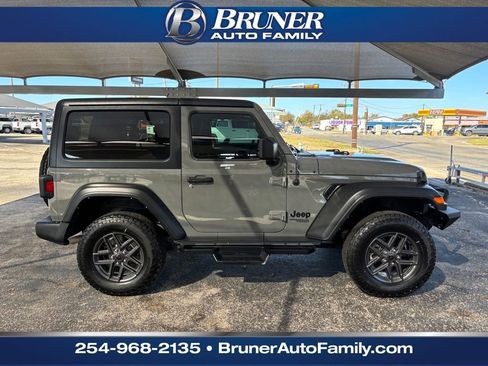 Used 2021 Jeep Wrangler Sport image 4